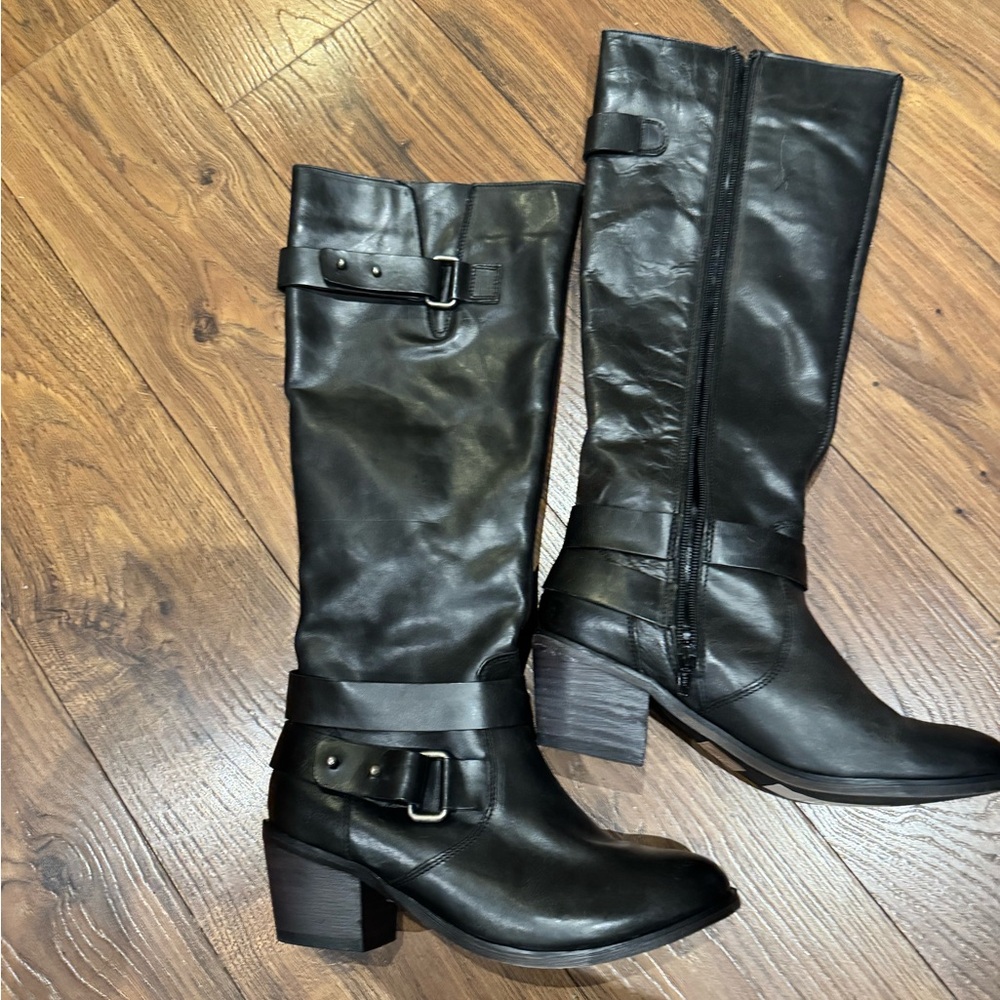 Black Knee-High Leather Boots with Buckle